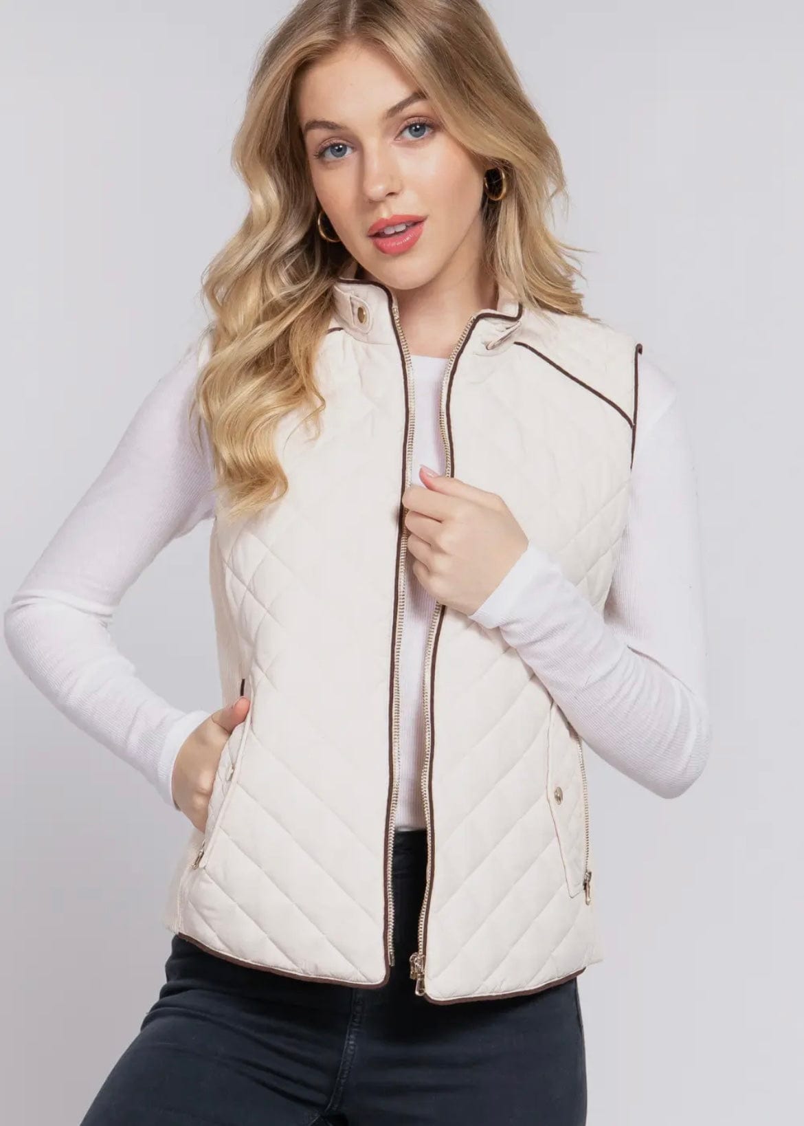 Chic cream boutique vest for women with real pockets
