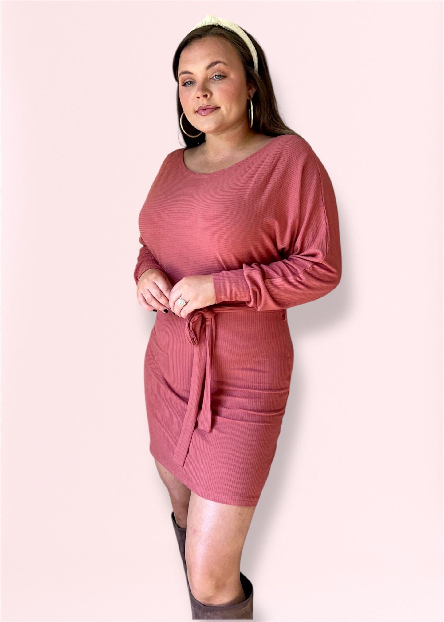 Side view of mauve dress with figure-flattering fit and belt